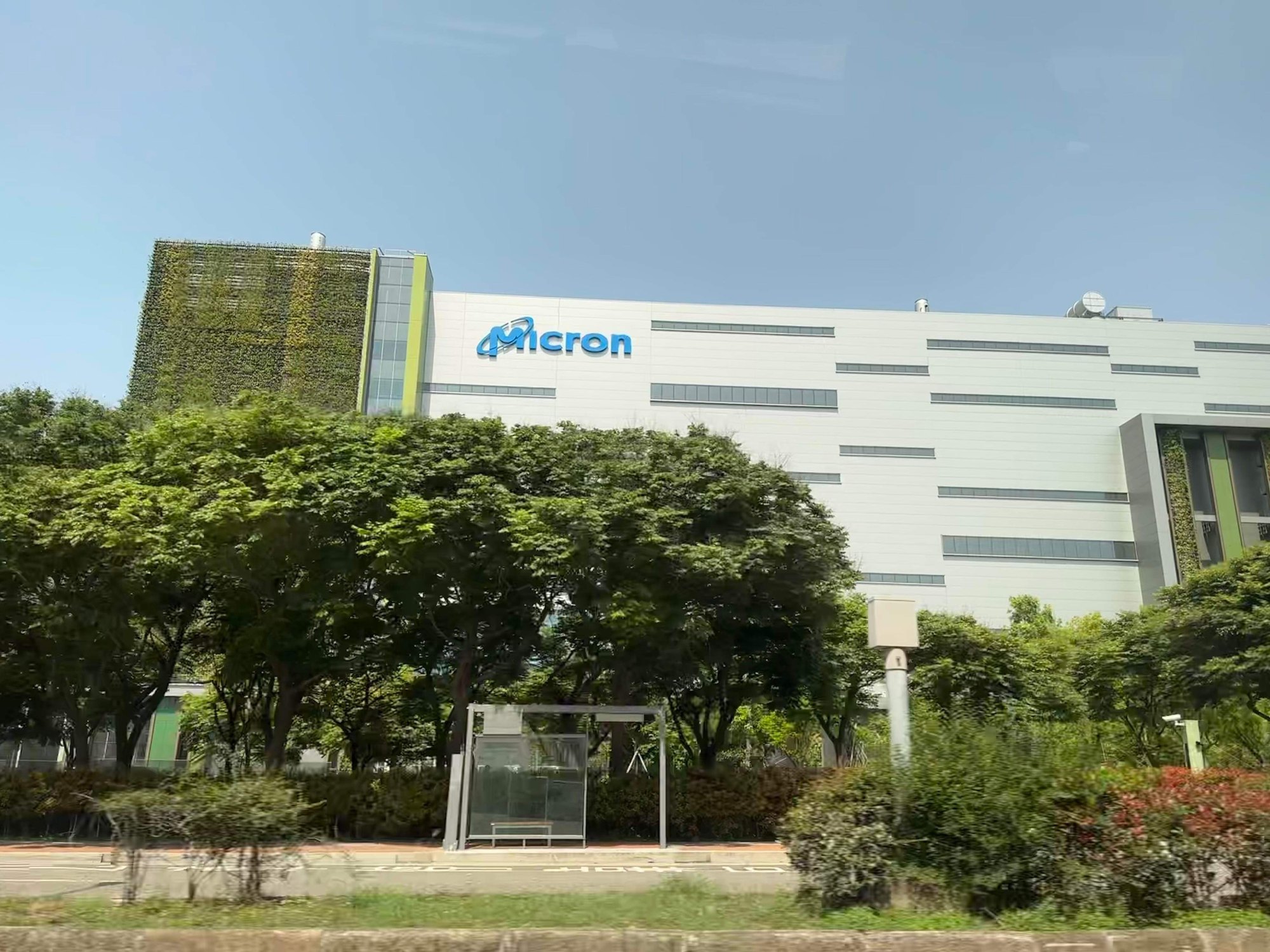 Micron (MU) Stock: $878 on the Eve of Tuesday’s…